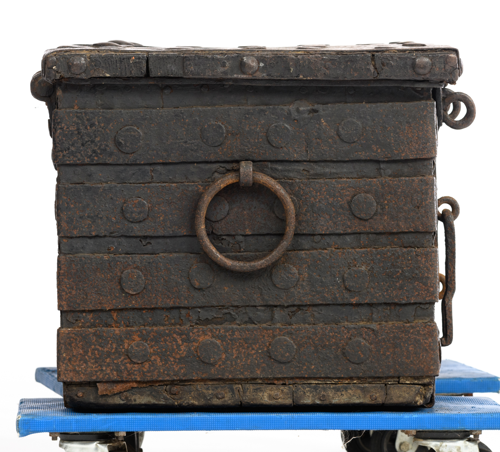 A wrought iron archive chest, 17thC, H 44 - W 100 - D 53 cm - Image 6 of 7