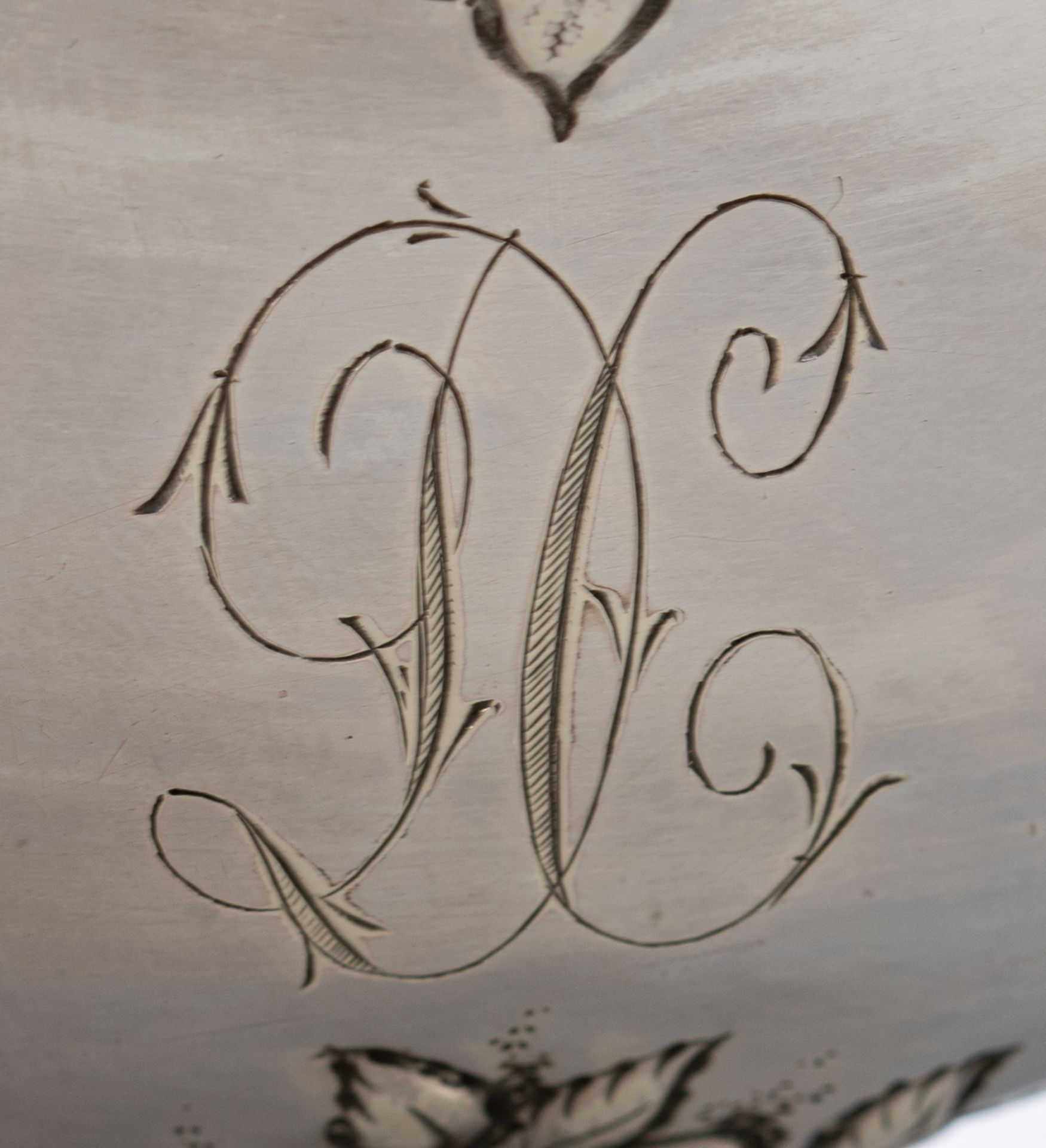 A French silver Rococo Revival sugar pot, a ditto caster and two sifting laddles with monogrammed iv - Bild 30 aus 36