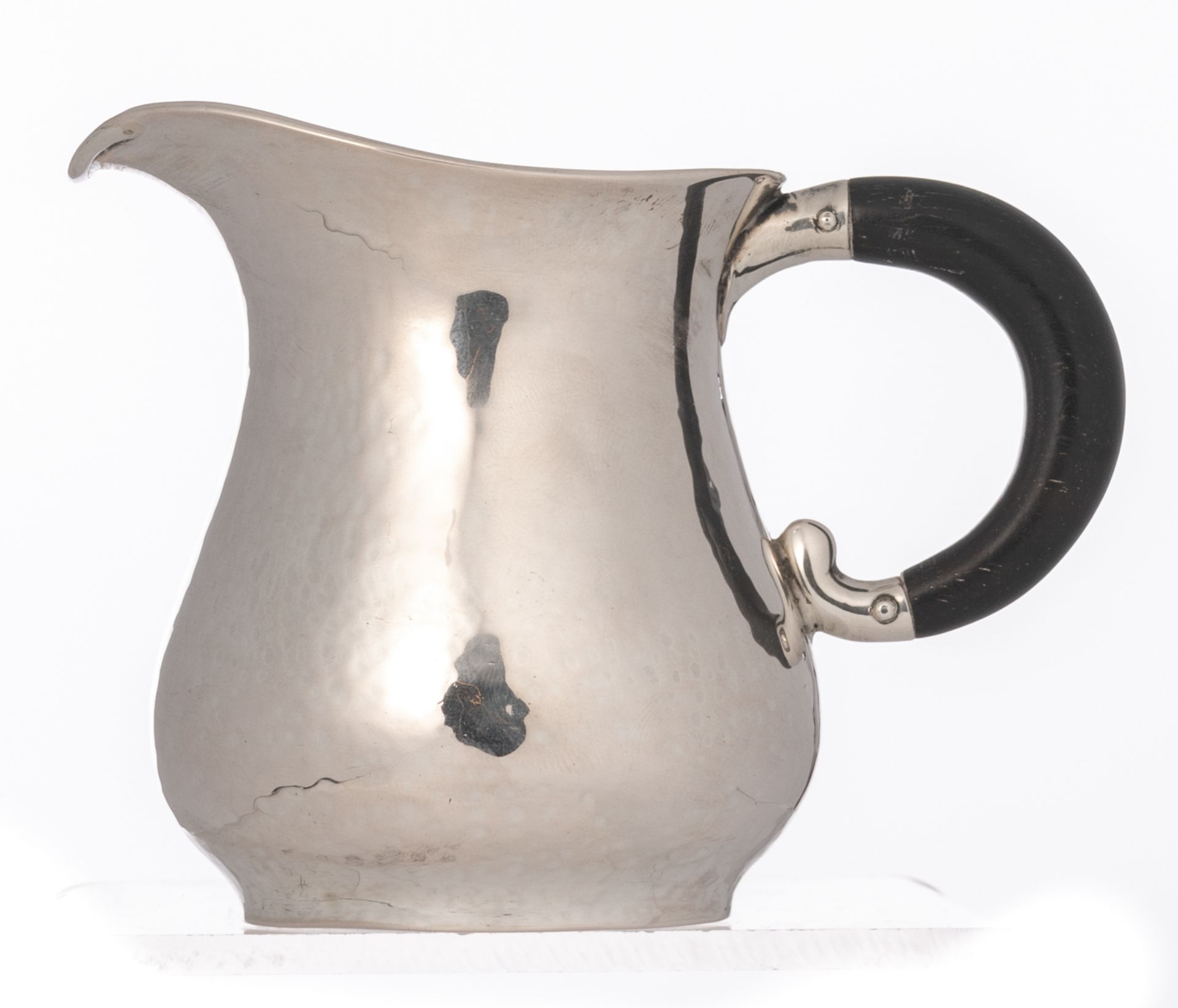 A five-part Art Deco martelé decorated silver coffee and tea set, with ebonised handles, makers mark - Bild 10 aus 28