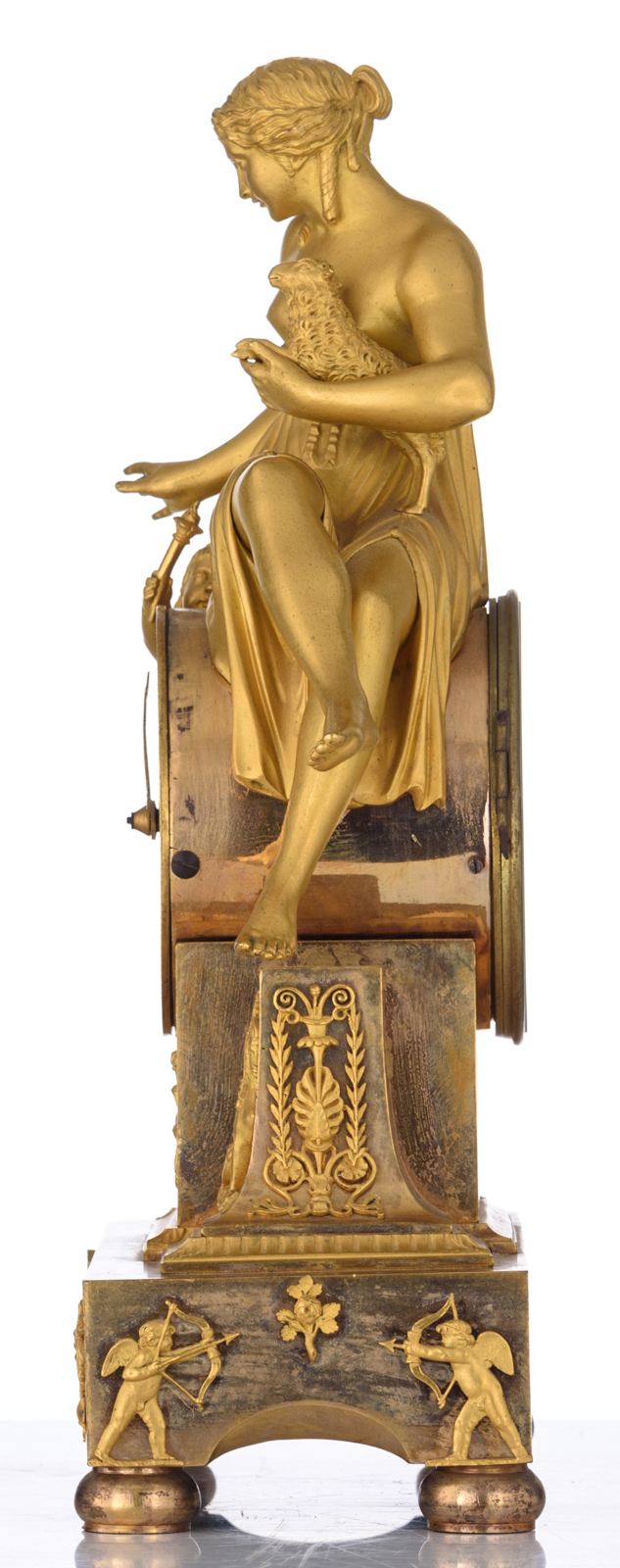 A fine French Empire bronze ormolu mantel clock, with on top an angel reaching a torch to a beauty h - Image 3 of 11