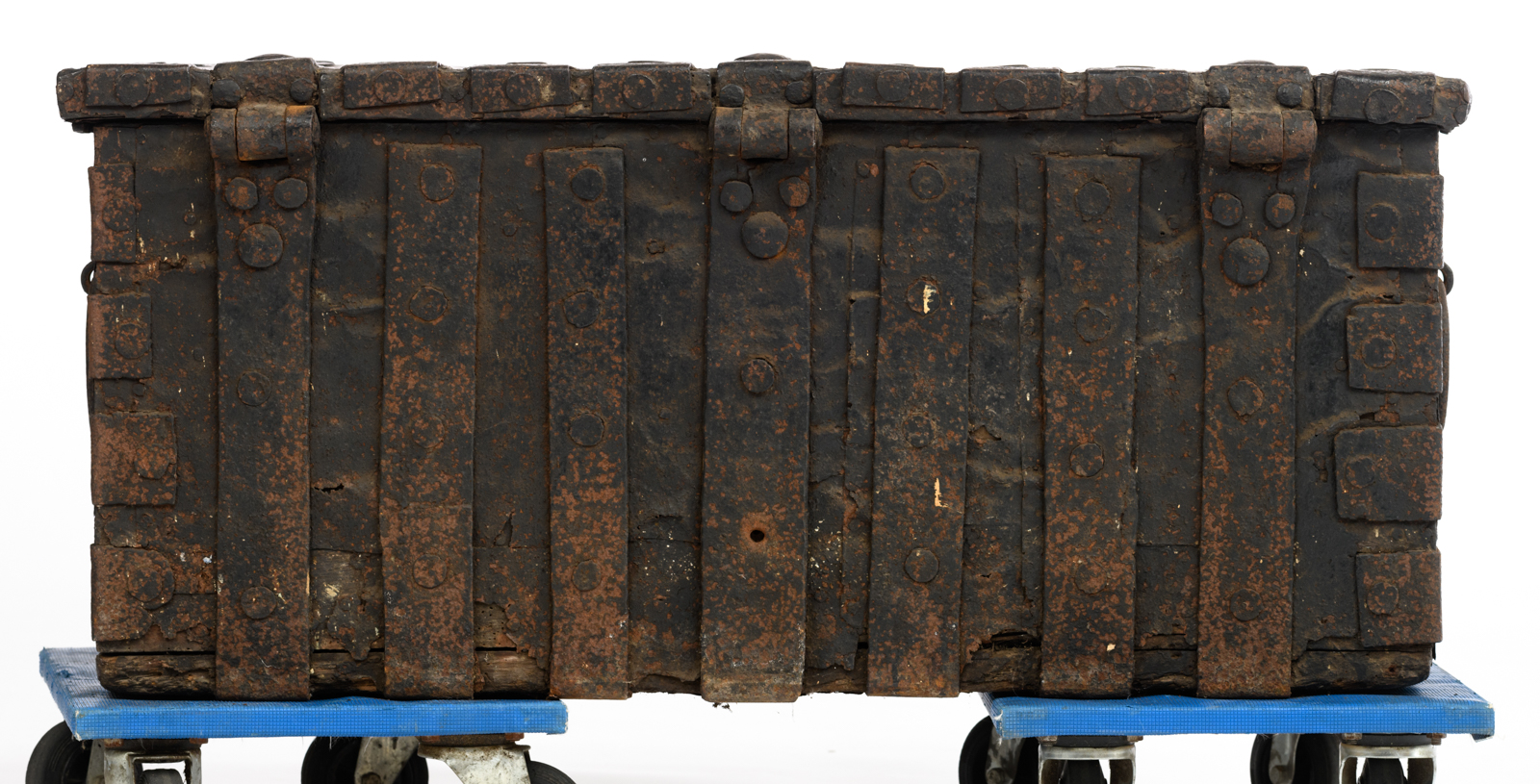 A wrought iron archive chest, 17thC, H 44 - W 100 - D 53 cm - Image 5 of 7