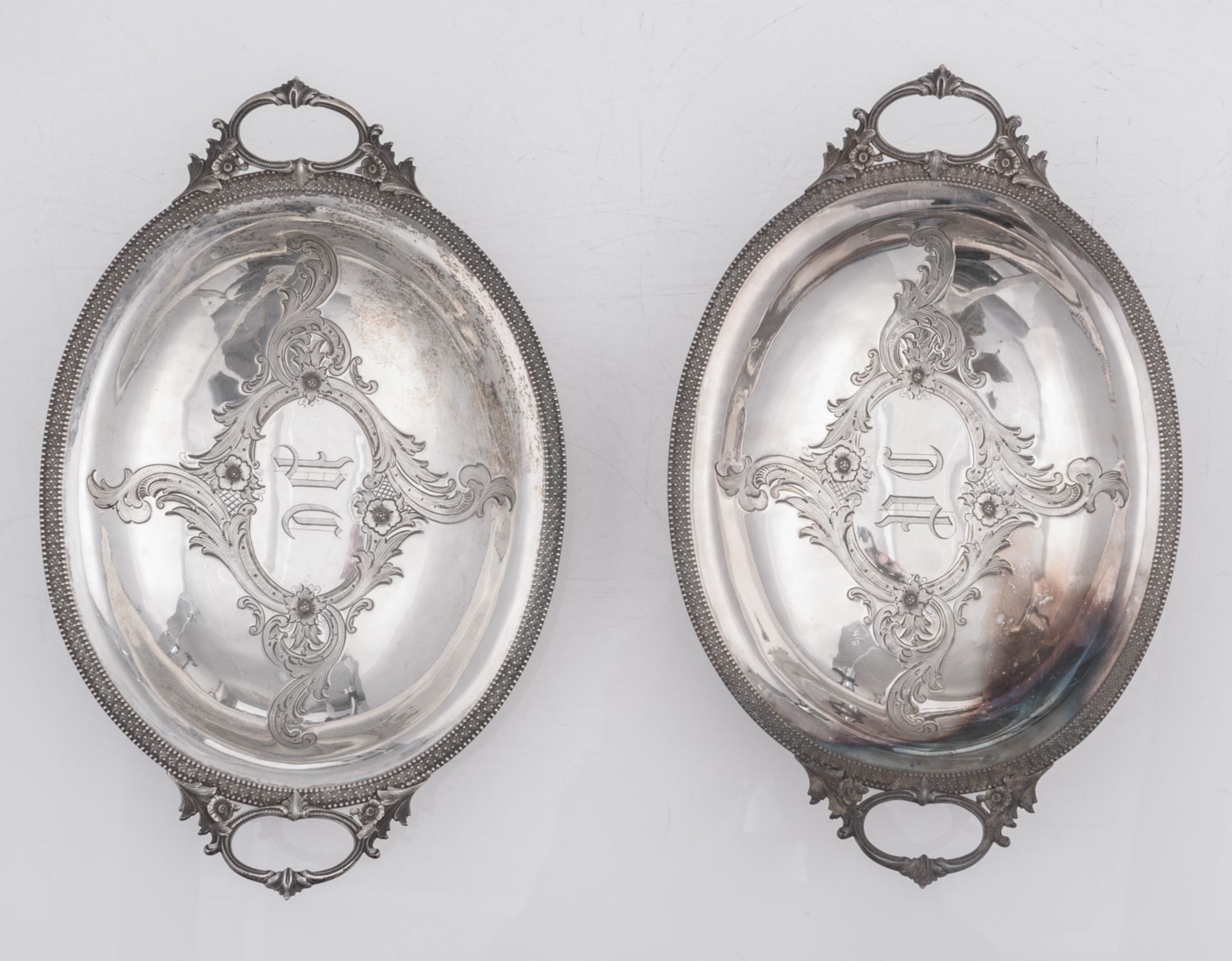 A pair of 19thC Rococo Revival silver vegetable dishes, Austro Hungarian, 13 lothige 812/000, with a - Bild 6 aus 11