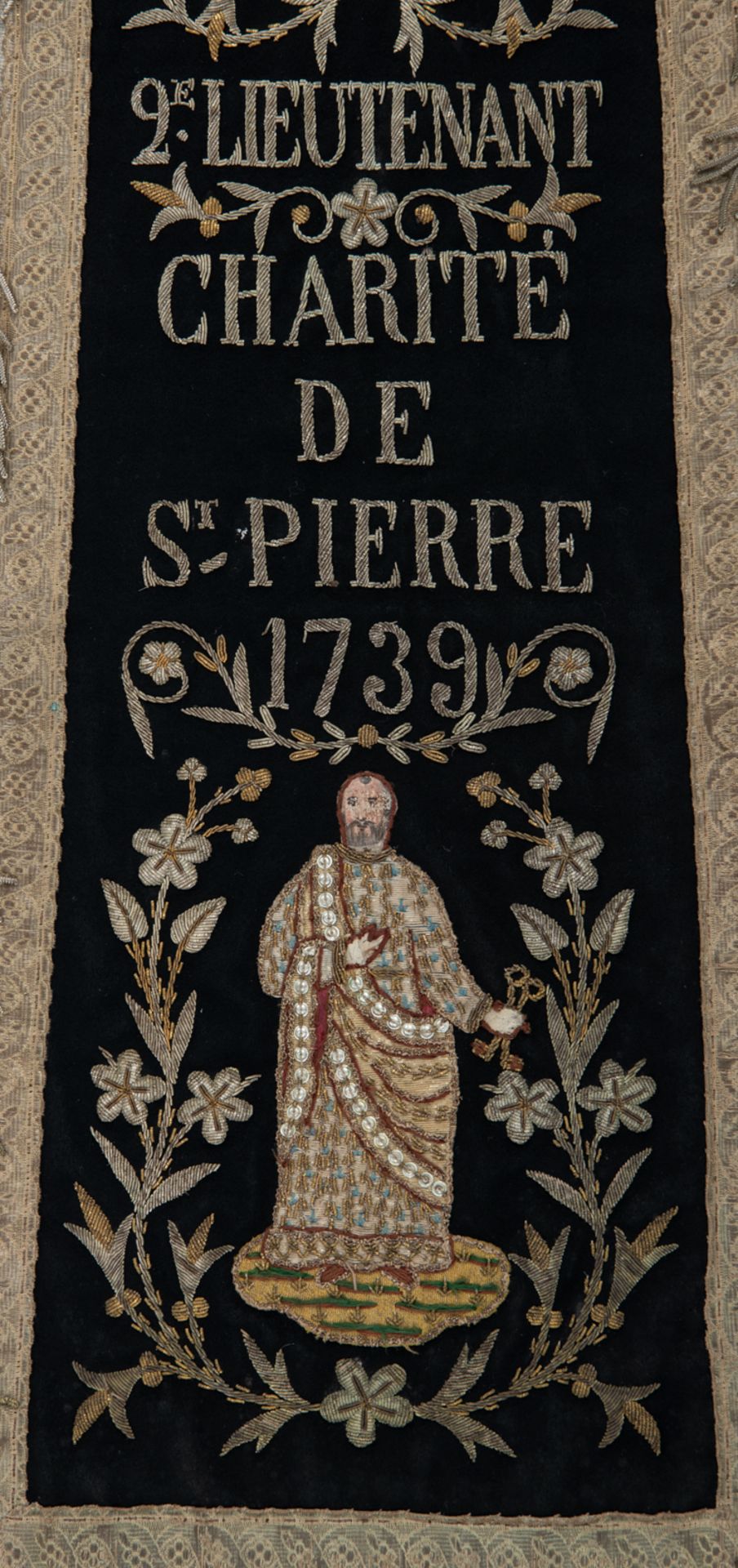 Five shoulder banners and a large procession banner of the "Charité de Saint Pierre", gold brocate a - Bild 5 aus 9