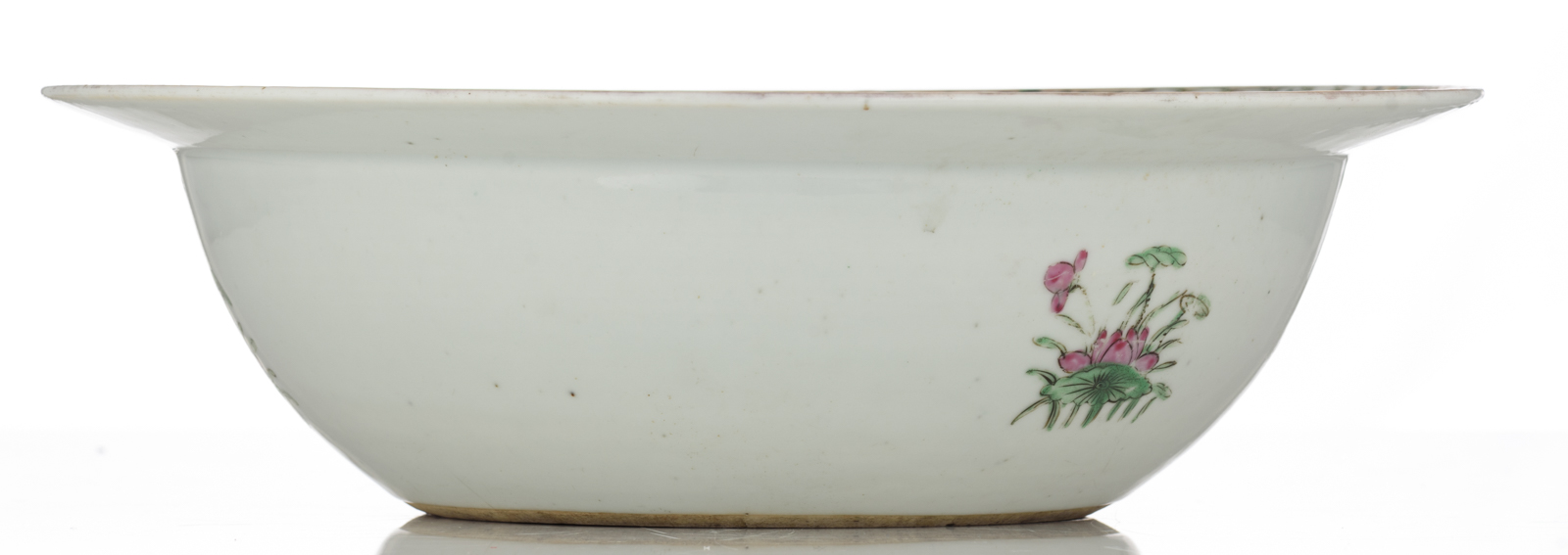 A Chinese famille rose Canton bowl, decorated with flowers, fruits, birds and butterflies, 19thC, H - Image 5 of 7