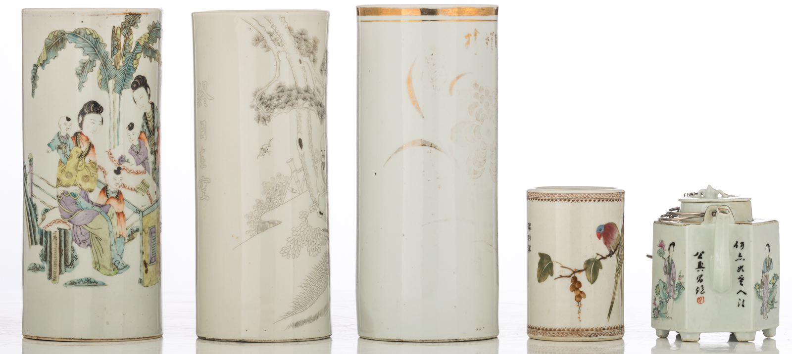 Three Chinese cylindrical vases, polychrome, Indian ink and gilt decorated; added a ditto brushpot a - Image 4 of 12