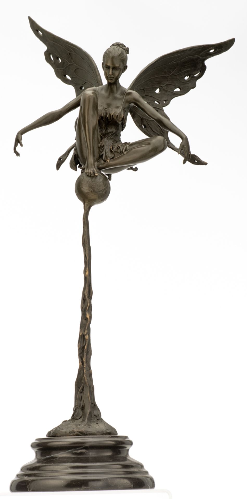 Cesare, a fairy, patinated bronze on a Gris des Ardennes marble base, H 58,5 cm - Image 2 of 5