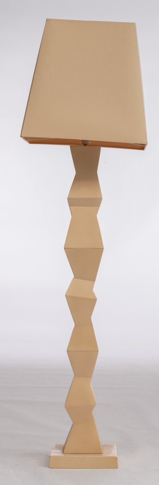 A vintage beige painted metal floor lamp, design by Louis Drimmer, H 161 cm - Image 4 of 6