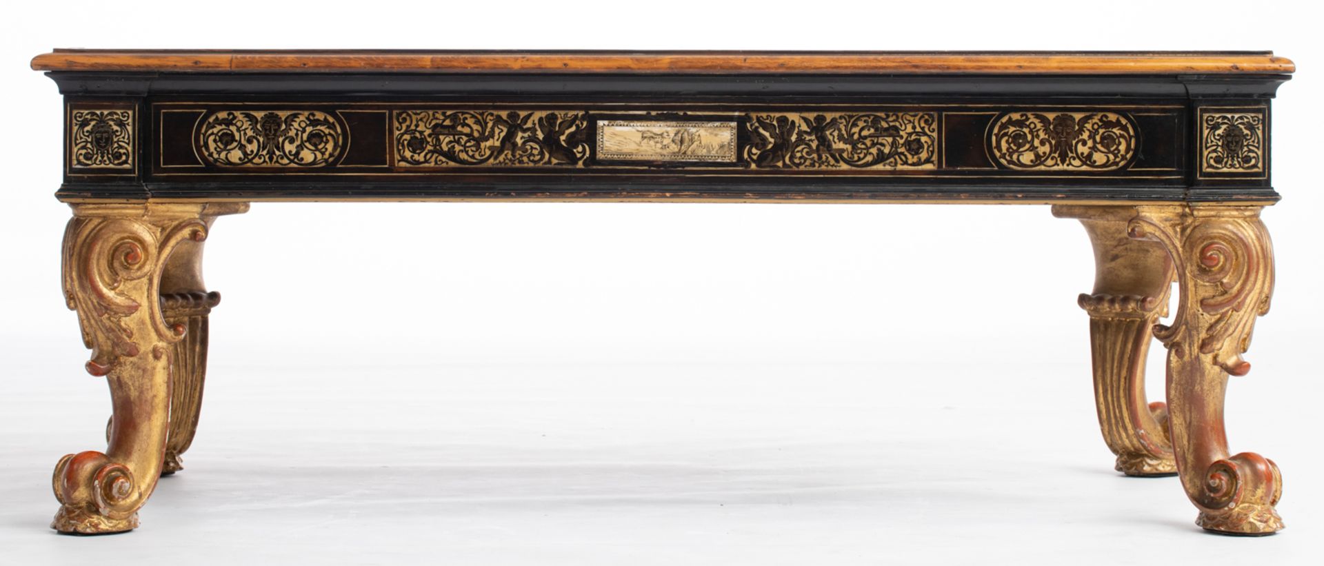 An Italian eclectic low table, the walnut veneered tabletop decorated with renaissance inspired ivor - Bild 4 aus 7