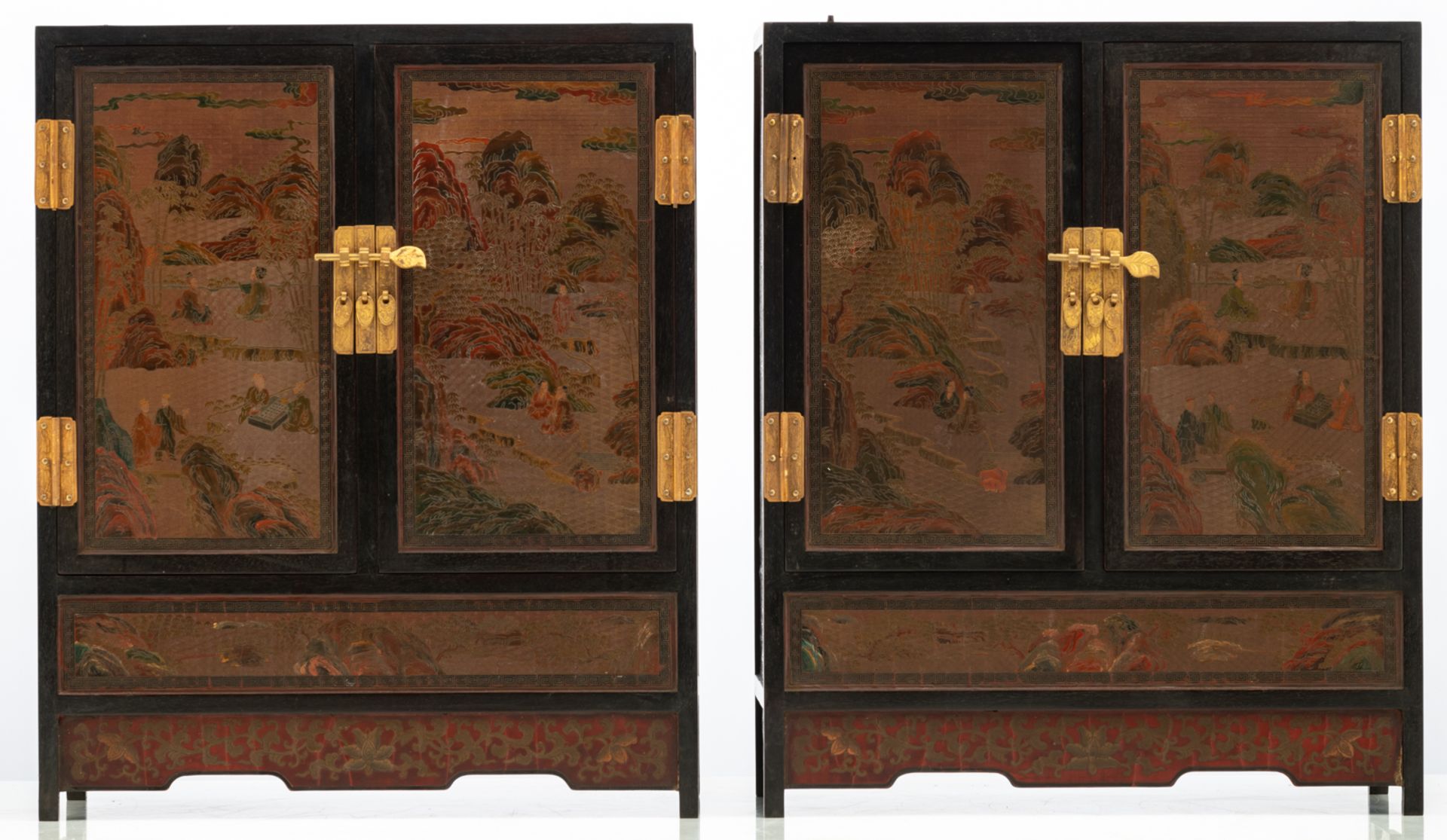 Two Chinese Republic period scholars cabinets in zitan wood, the Peking lacquered panels carved with - Bild 2 aus 13