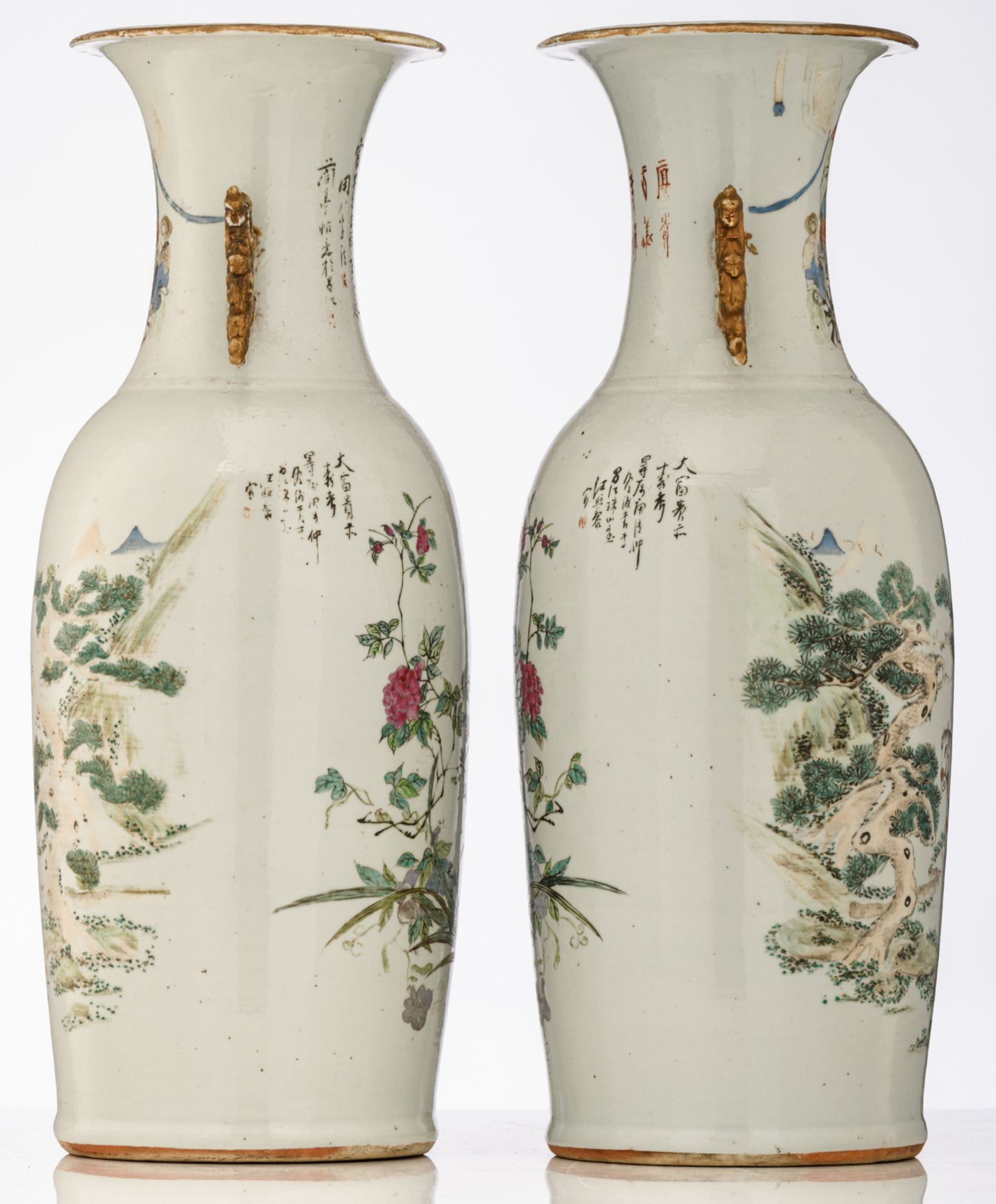 A pair of Chinese polychrome vases, all-over decorated with flowers, texts and Immortals in a landsc - Bild 4 aus 6