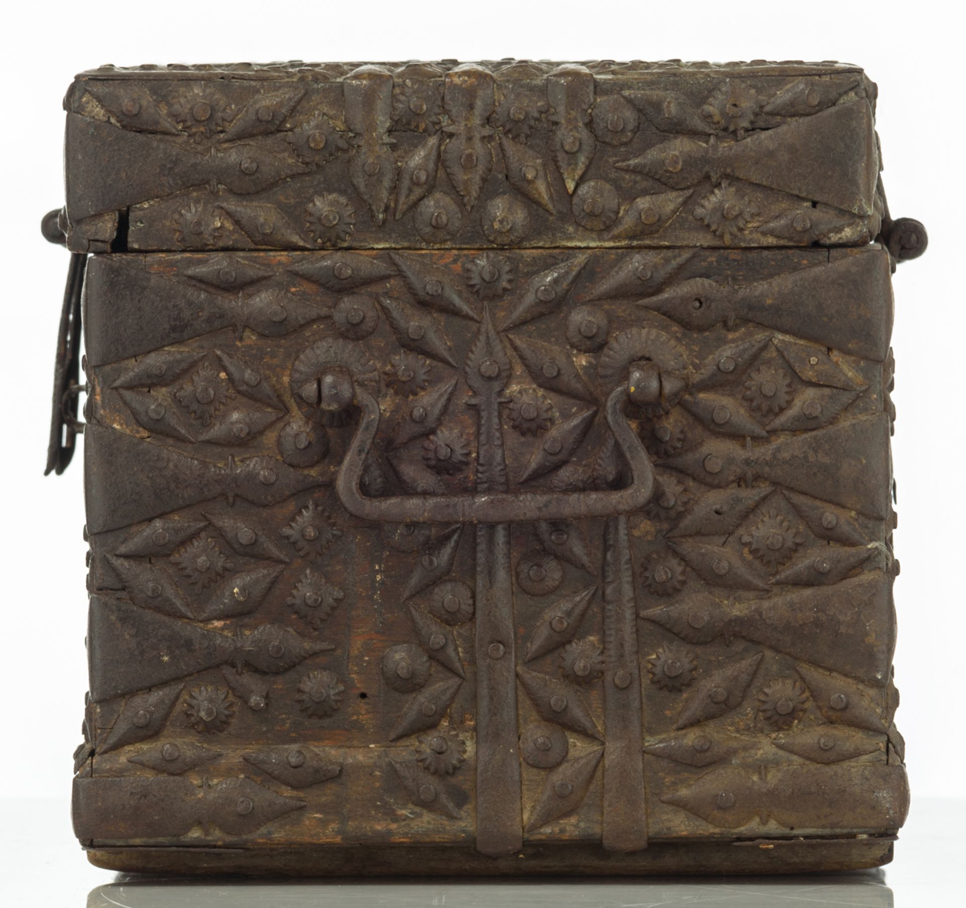 A Middle Eastern wooden chest with wrought iron fittings, H 20,5 - W 37 - D 20,5 cm - Image 3 of 8