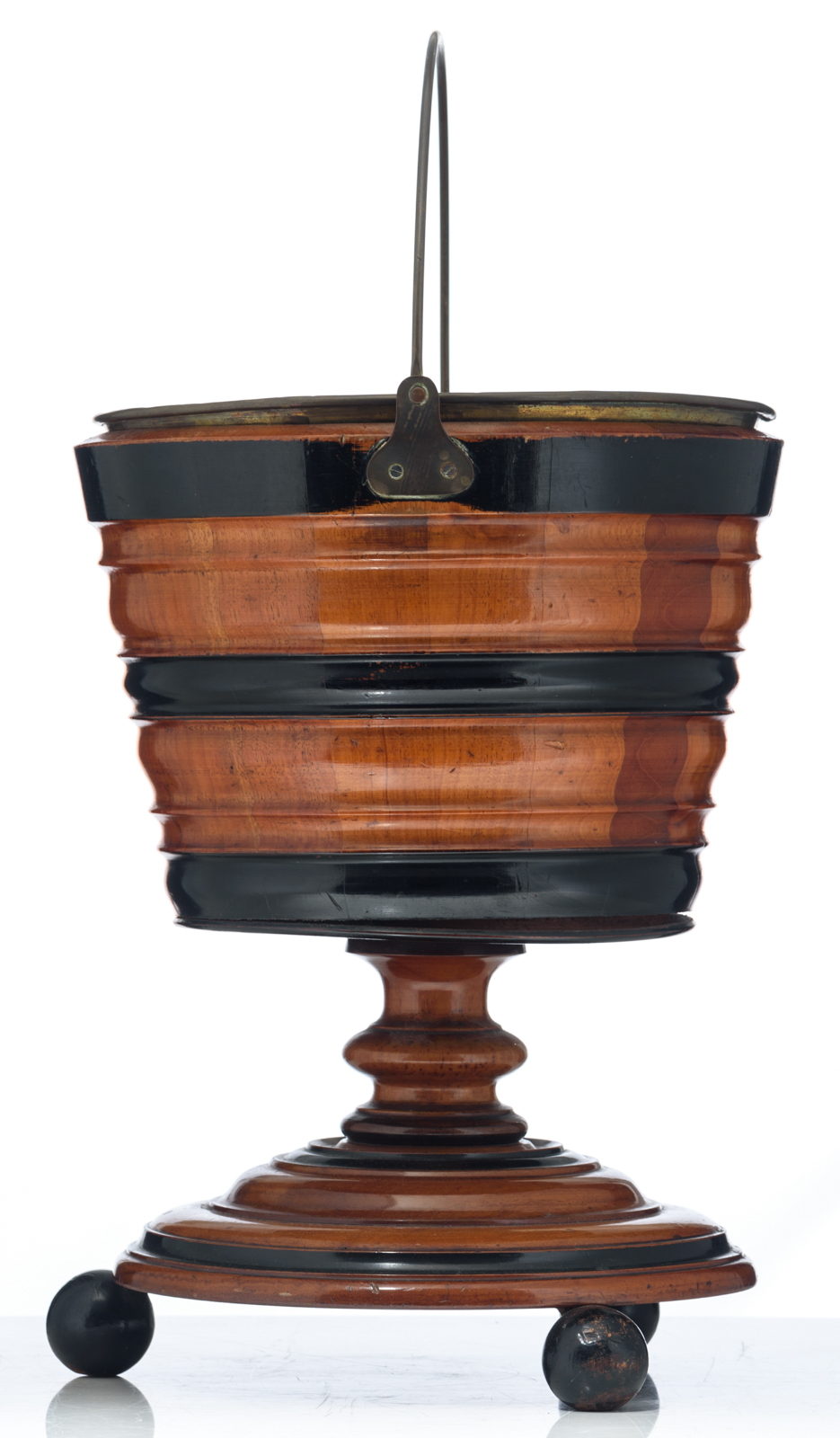 A Dutch mahogany and ebonised plant stand on three ball feet, mid 19thC, H 40 - ø 30 cm - Image 5 of 8