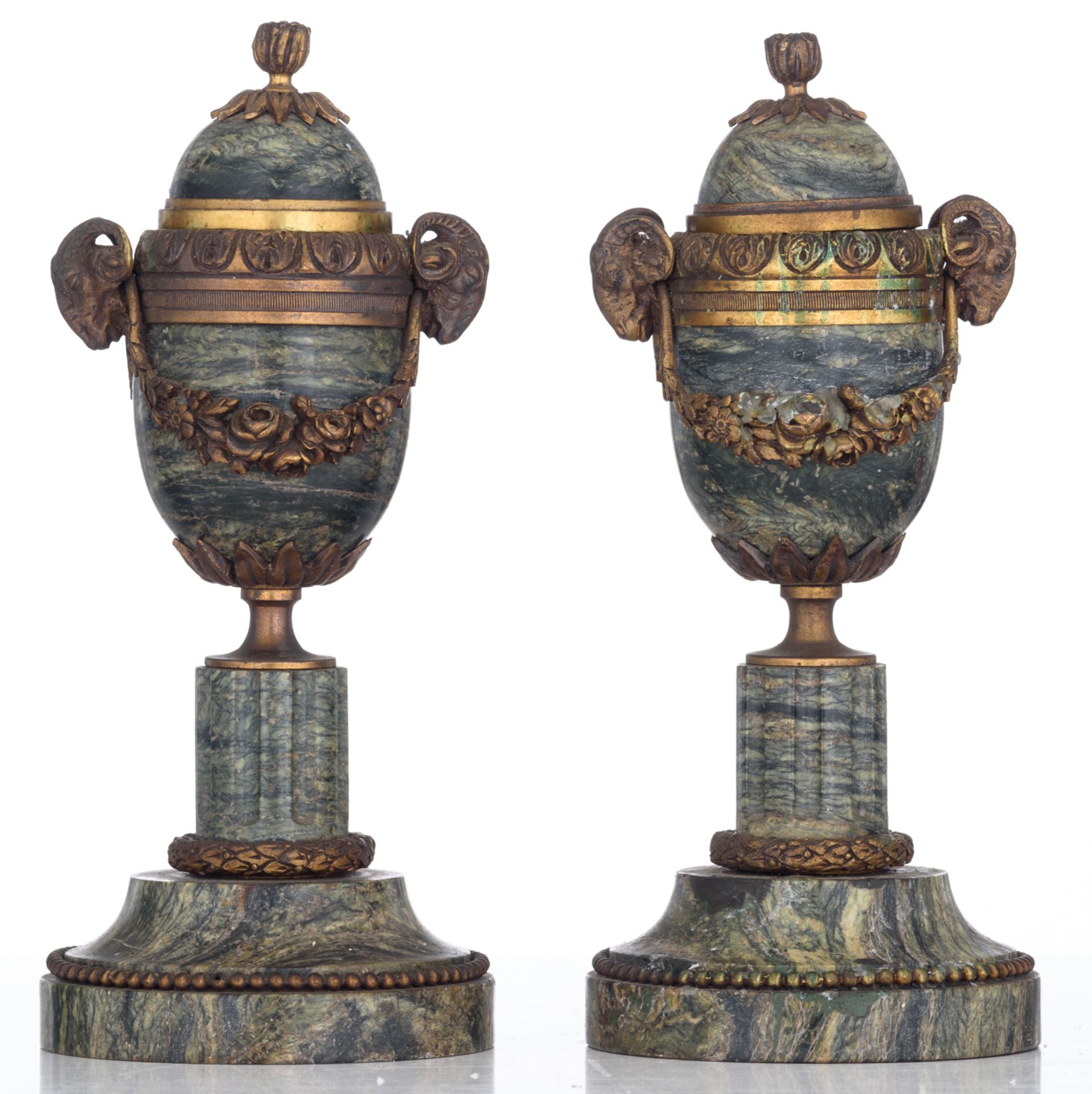 A fine pair of Neoclassical vert de mer marble cassolettes, with gilt bronze mounts, transformable i - Bild 7 aus 8