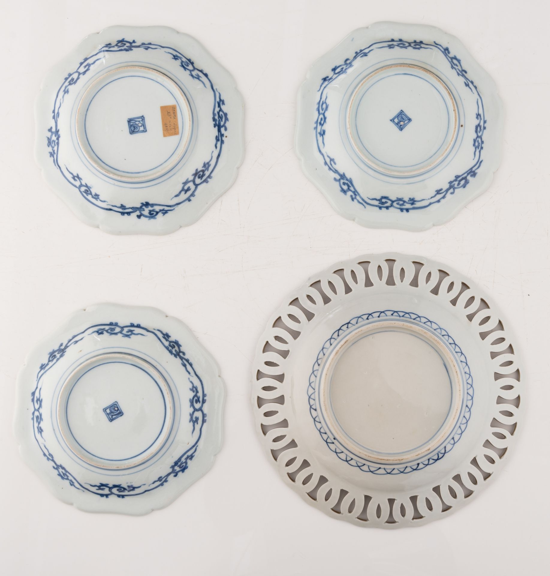 Three Japanese polychrome lobed dishes, decorated with ´Long Elisa´; added a ditto openwork Imari di - Image 2 of 2