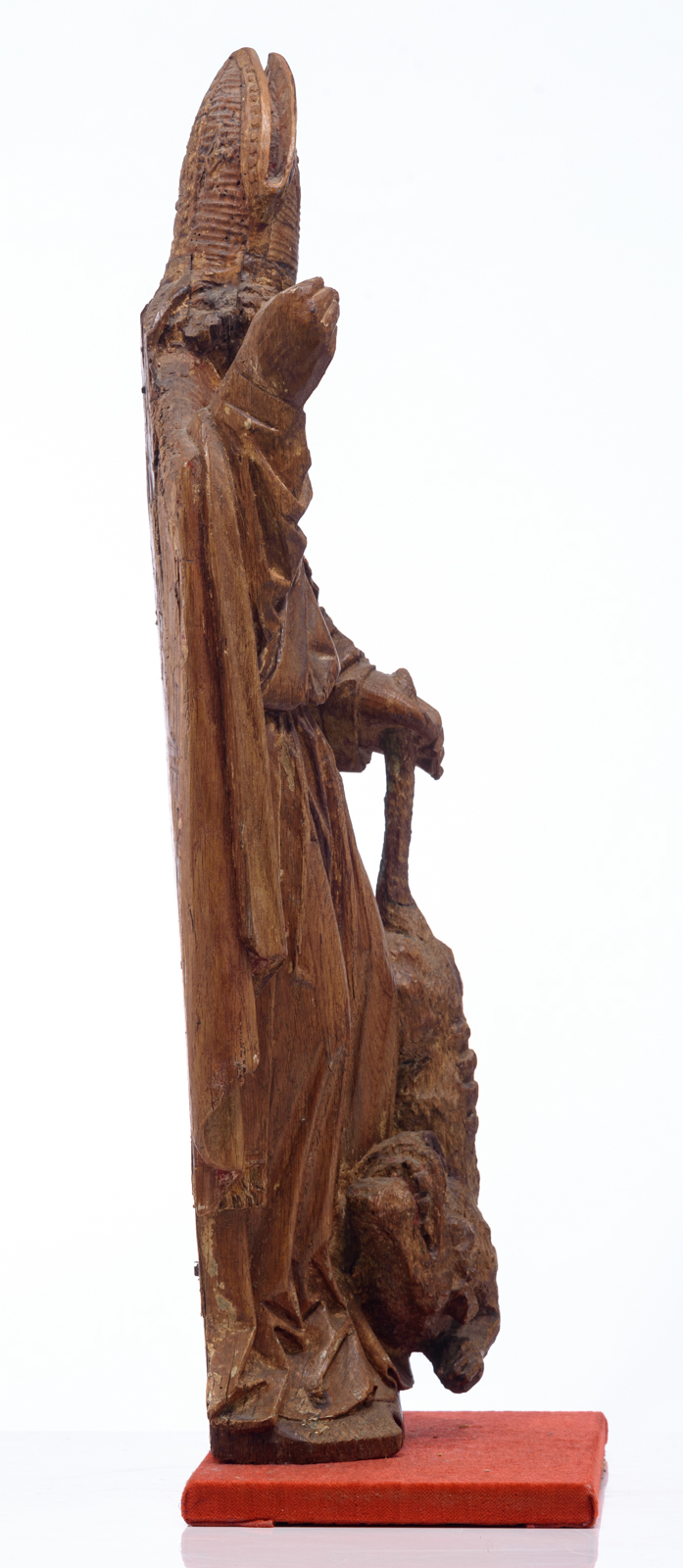 An oak sculpture of Saint Romanus of Rouen, with traces of polychrome paint, 16th/17thC, the Souther - Bild 4 aus 7