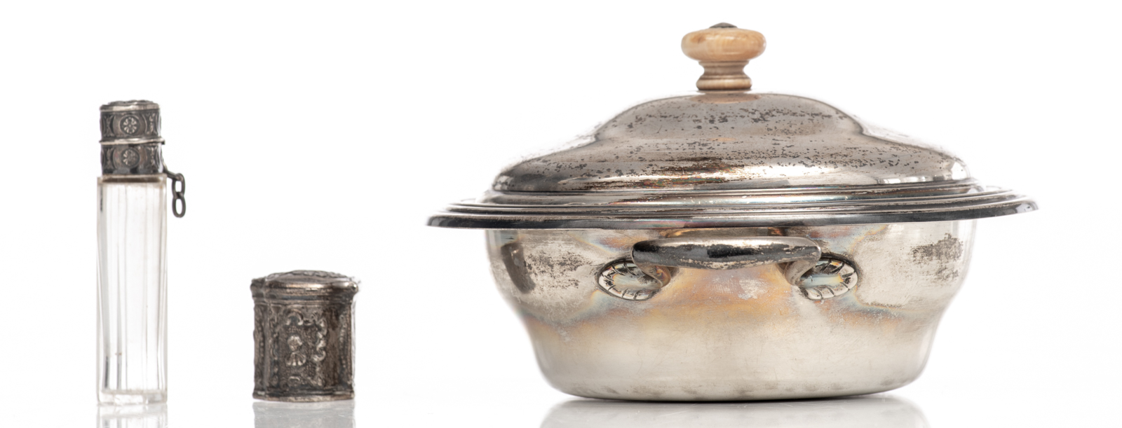 A silver vegetable tureen with a matching plate, Wolfers-Brussels; added: a Frisian so-called lodder - Image 3 of 16