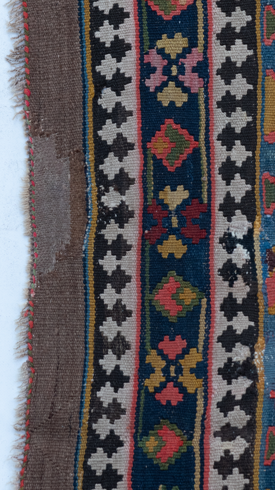 A large Oriental Kilim rug, Senneh, Iran, ca 1930, 487 x 172 cm - Image 4 of 4