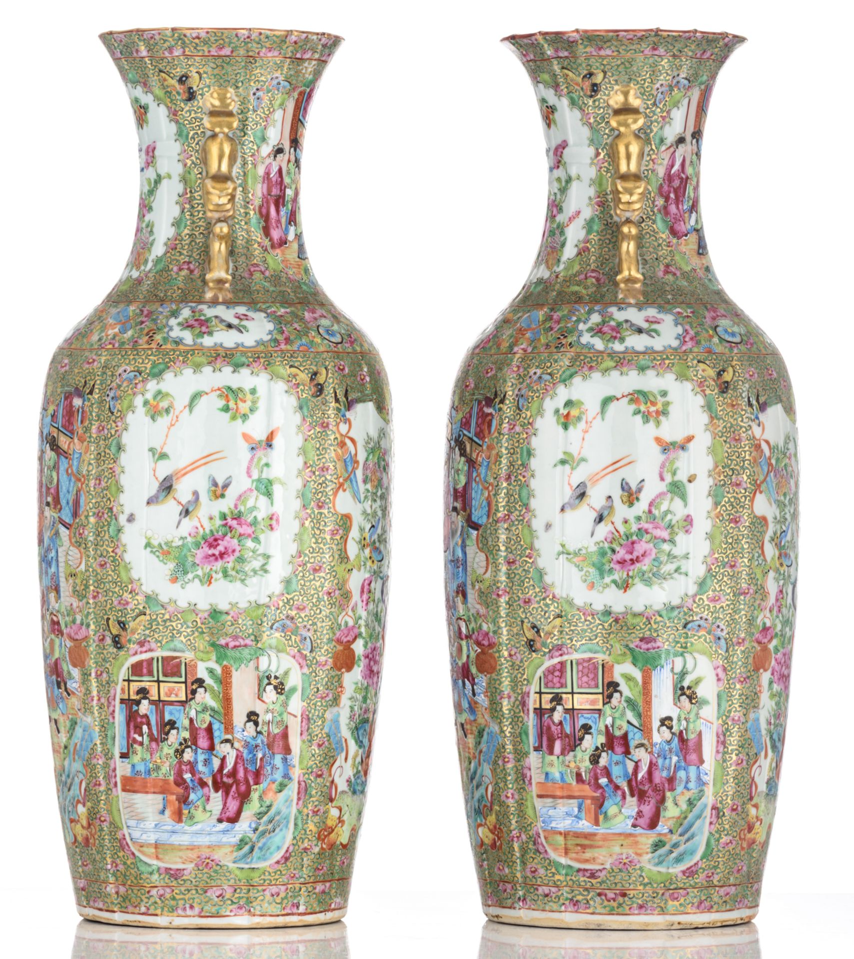 Two Chinese Canton relief vases, the roundels decorated with birds, flowers, butterflies and figures - Bild 2 aus 6