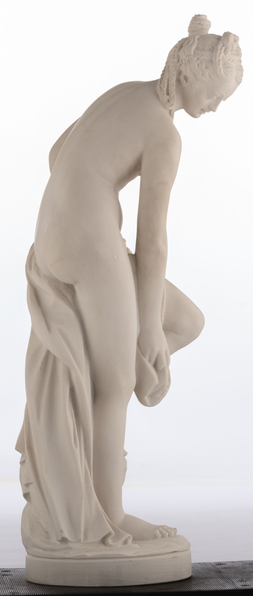 No visible signature, a bathing Venus, a composite sculpture, H 86,5 cm - Image 4 of 4