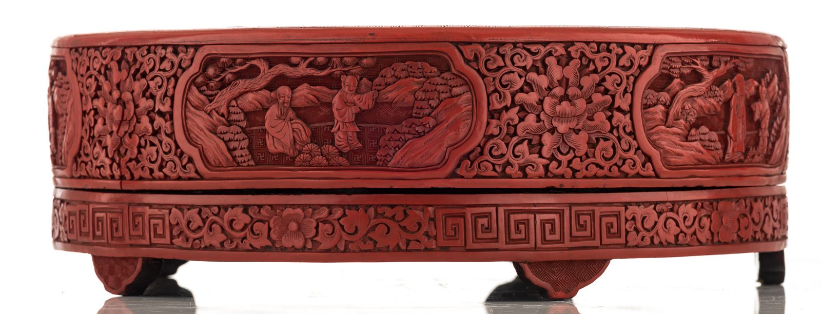 A Chinese Peking cinnabar lacquered sweetmeat box and cover, H 11,5 - ø 32,5 cm - Image 5 of 8