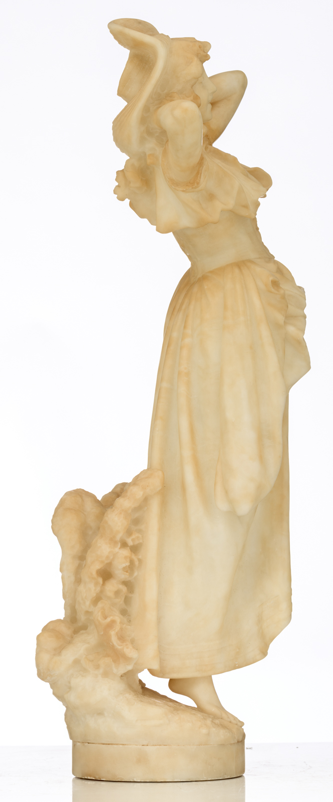 No visible signature, a beauty standing in a garden setting, alabaster, H 90 cm - Bild 4 aus 4