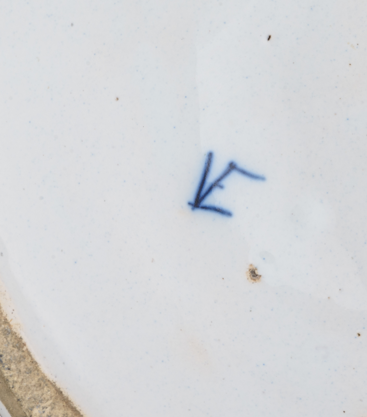 A Dutch Delftware blue and white pilgrim flask, with floral and the so-called parsley decoration, th - Image 7 of 7