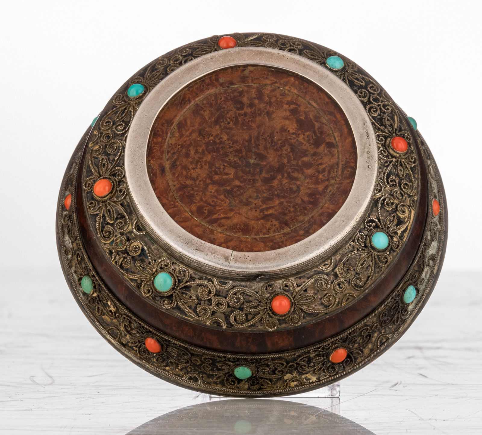 A Sino-Tibetan silver and wooden tsampa bowl, inlaid with coral and turquoise stones, the bottom rim - Image 6 of 7