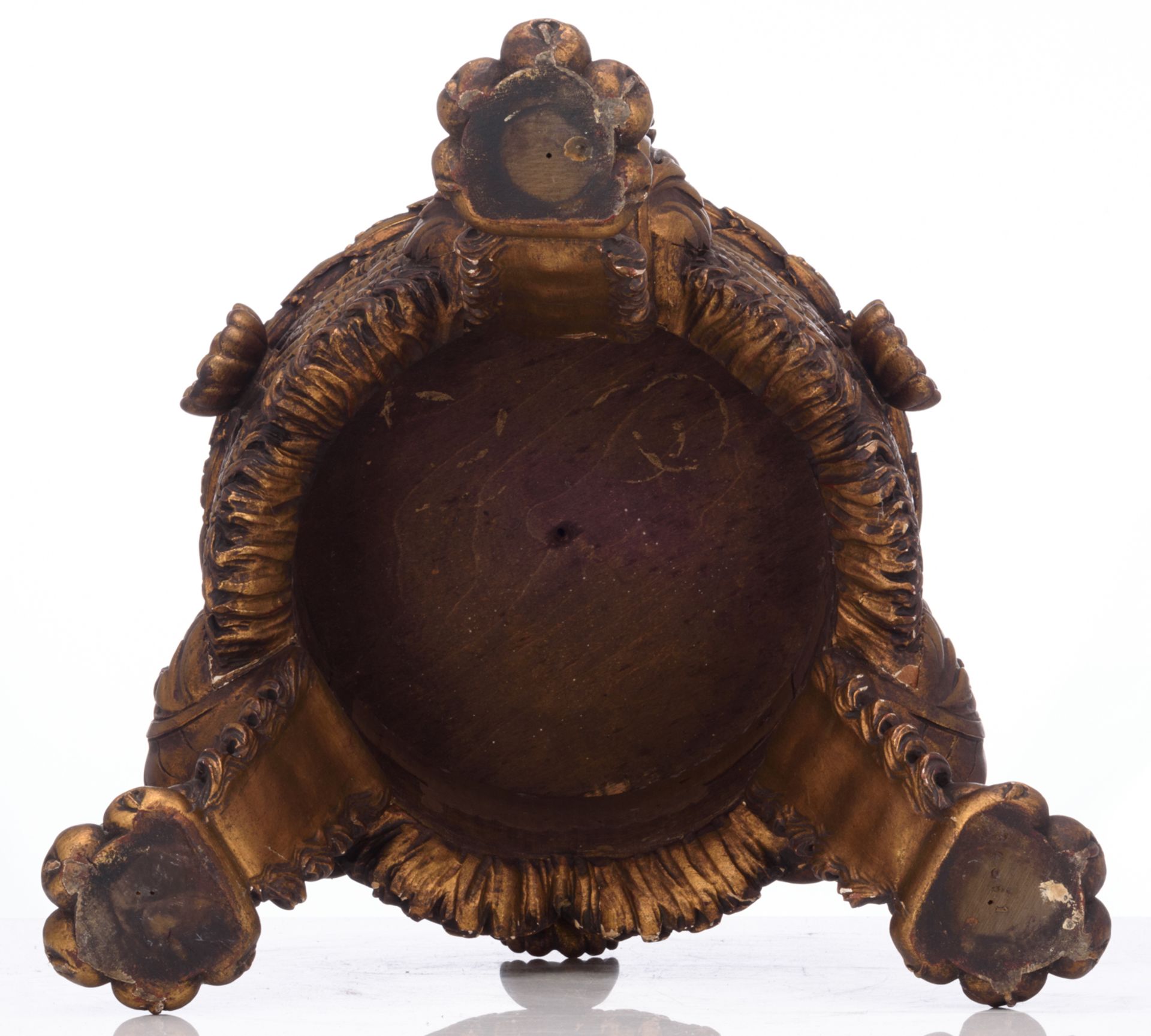 A Neoclassical gilt wooden carved lion paw tripod stand, H 41 cm - Image 7 of 7