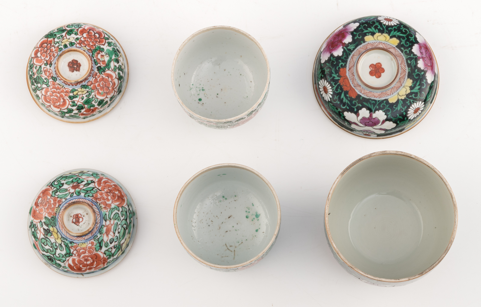 Five Chinese polychrome dishes; added three ditto pots and covers, 18th/19thC, H 10 - 13 - ø 21,5 - - Image 6 of 12