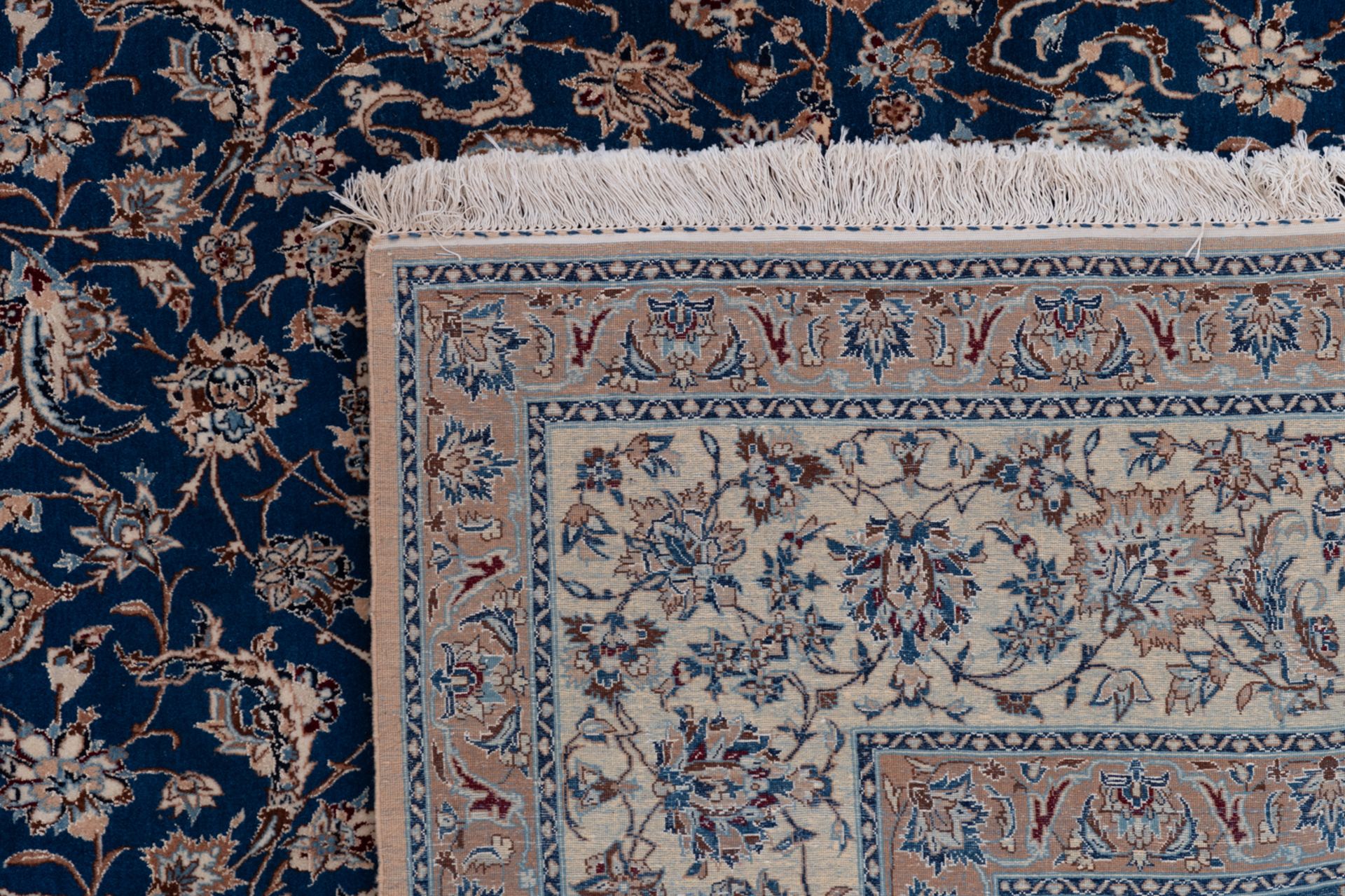A fine Oriental  silk and linen rug, Nain, ca 1950, 323 x 211,5 cm - Bild 3 aus 5