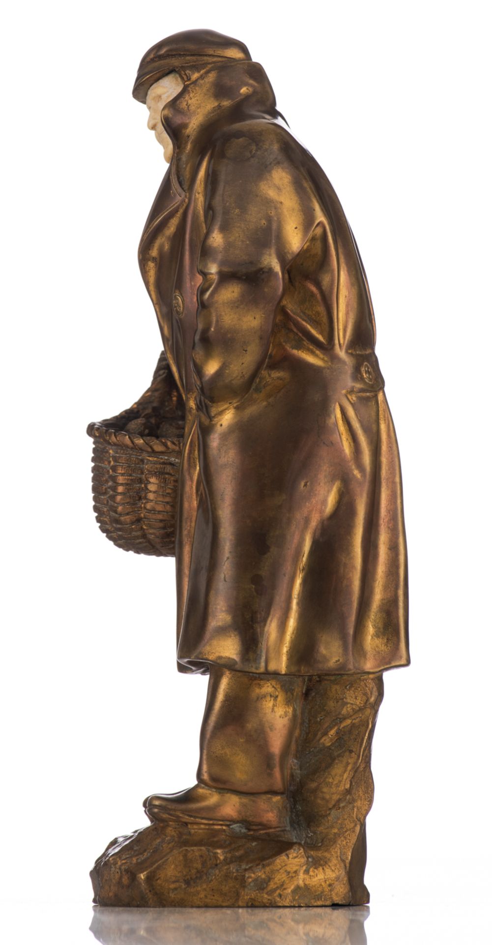 Secarel, 'man returning from the market', chryselephantine sculpture, H 30 cm - Image 2 of 5