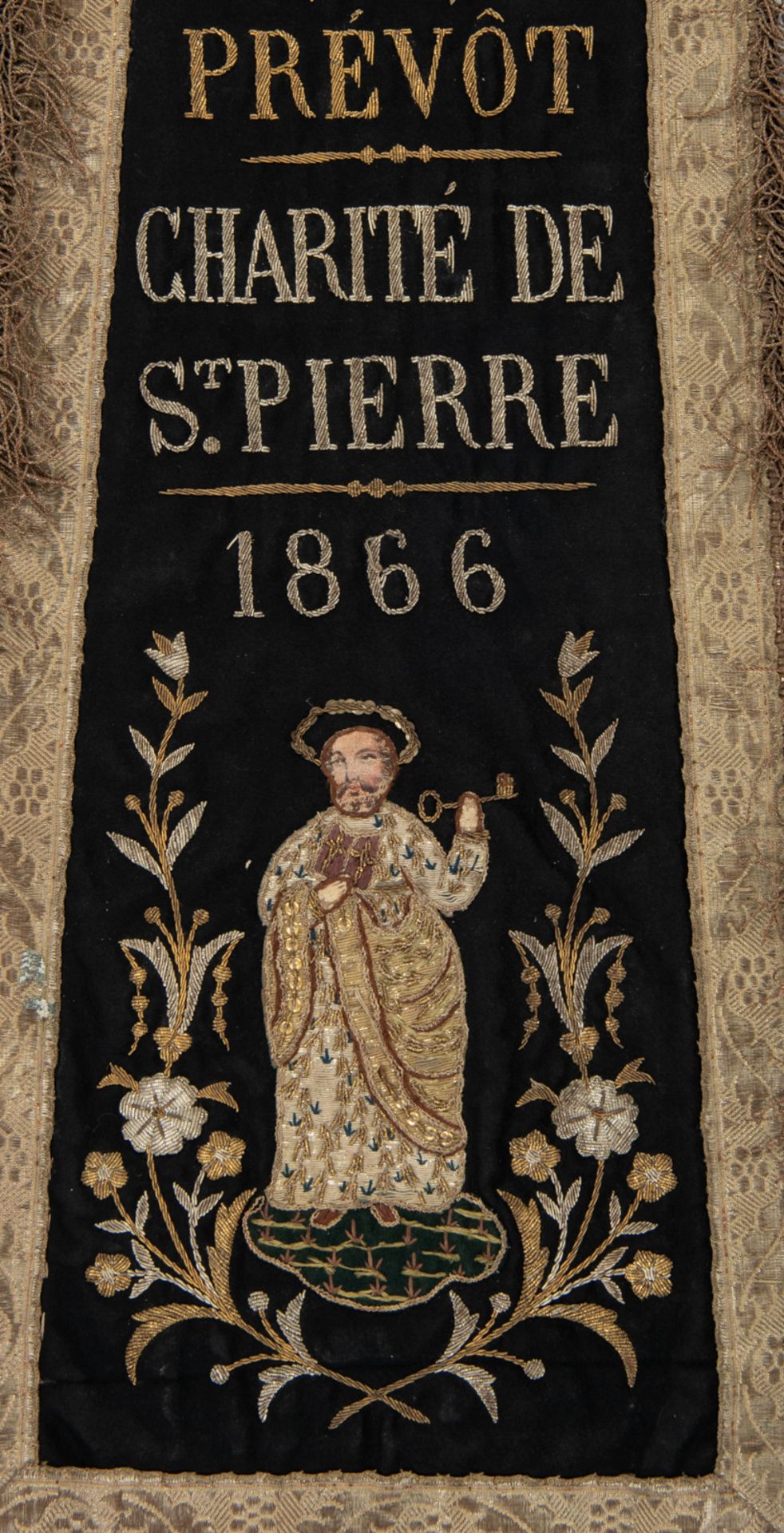 Five shoulder banners and a large procession banner of the "Charité de Saint Pierre", gold brocate a - Bild 9 aus 9