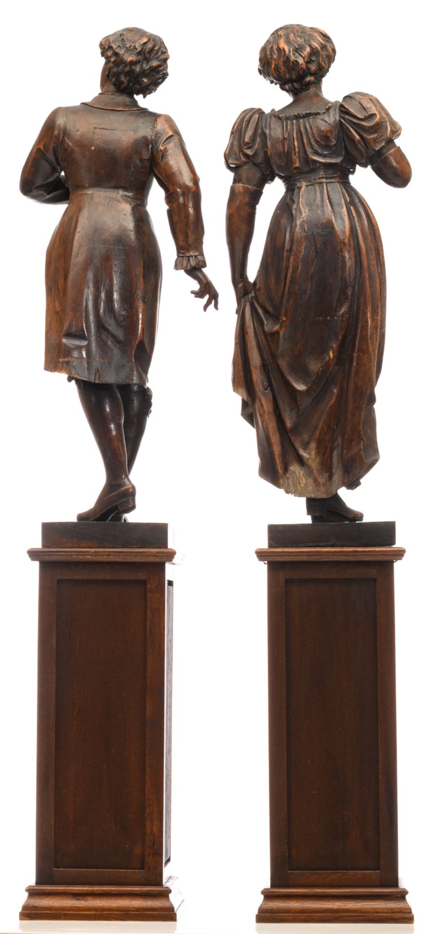 A gallant oak couple on a matching wooden base, early 20thC, H 87 - 147 cm (with base) - Image 3 of 4