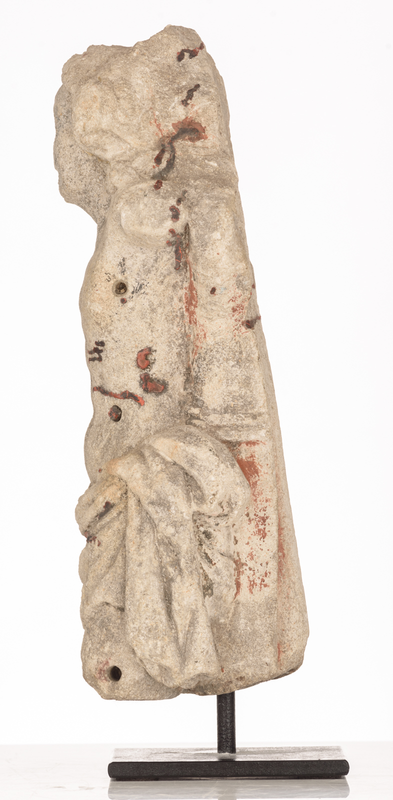 A standing sandstone figure (torso) of Saint Sebastian, early 15thC, Burgundy, H 43cm - Image 3 of 5