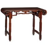 A fine Chinese rosewood sideboard, H 83 - W 117 - D 40,5 cm