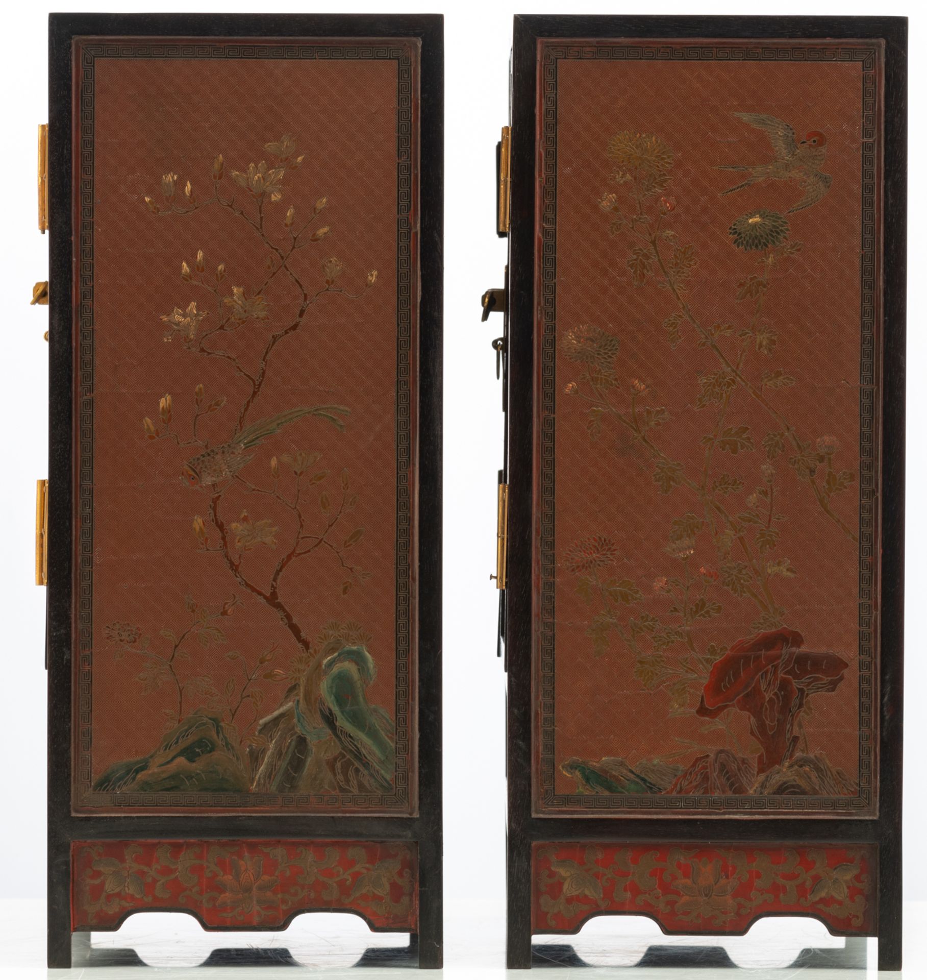 Two Chinese Republic period scholars cabinets in zitan wood, the Peking lacquered panels carved with - Bild 3 aus 13