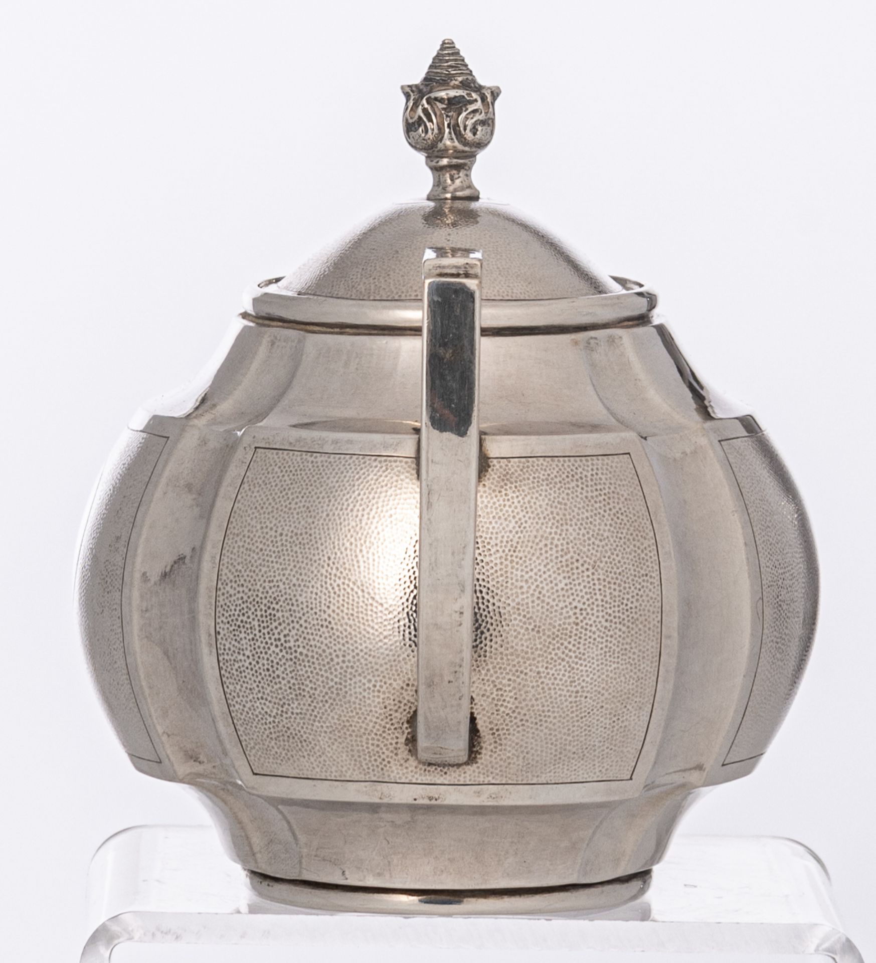 A Chinese three-piece silver tea set, hallmarked 'Zee Sung', Shanghai, H 4,5 - W 6 - D 13 cm (teapot - Bild 10 aus 21