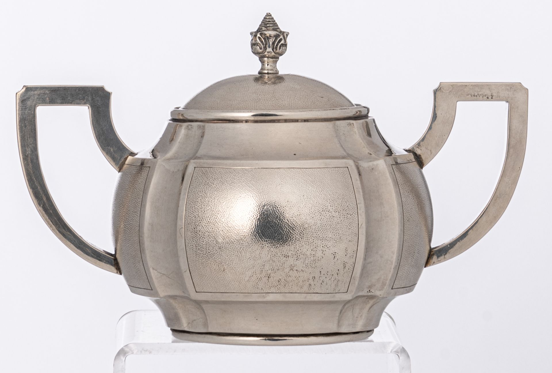 A Chinese three-piece silver tea set, hallmarked 'Zee Sung', Shanghai, H 4,5 - W 6 - D 13 cm (teapot - Bild 6 aus 21