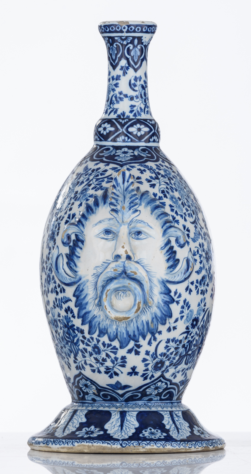 A Dutch Delftware blue and white pilgrim flask, with floral and the so-called parsley decoration, th - Image 4 of 7