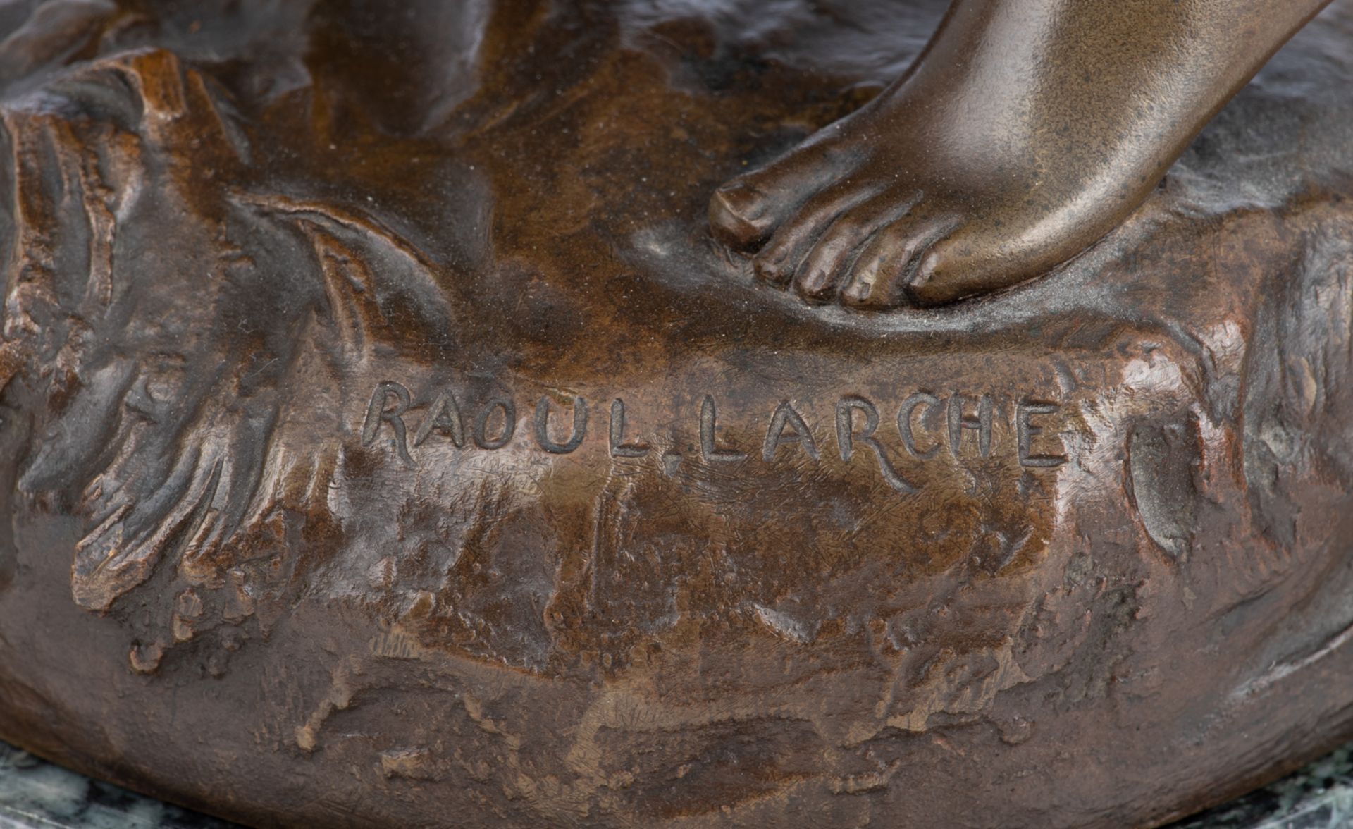 Larche R., Jeanne D'Arc praying, brown patinated bronze on a gris Ste Anne marble base with Neoclass - Image 5 of 7