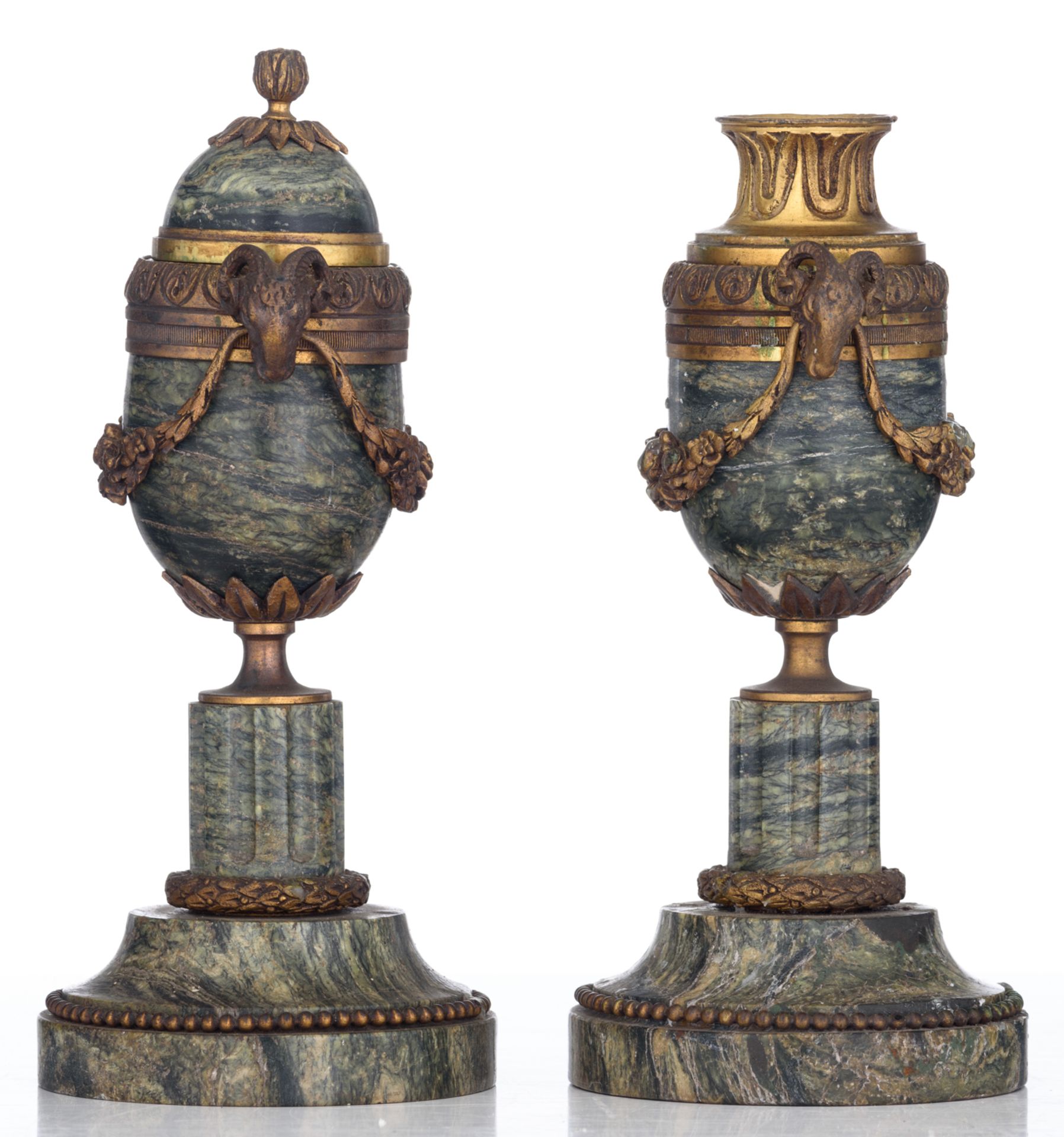 A fine pair of Neoclassical vert de mer marble cassolettes, with gilt bronze mounts, transformable i - Bild 2 aus 8