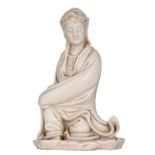 A Chinese blanc de chine seated Guanyin, 19thC, H 13,5 cm