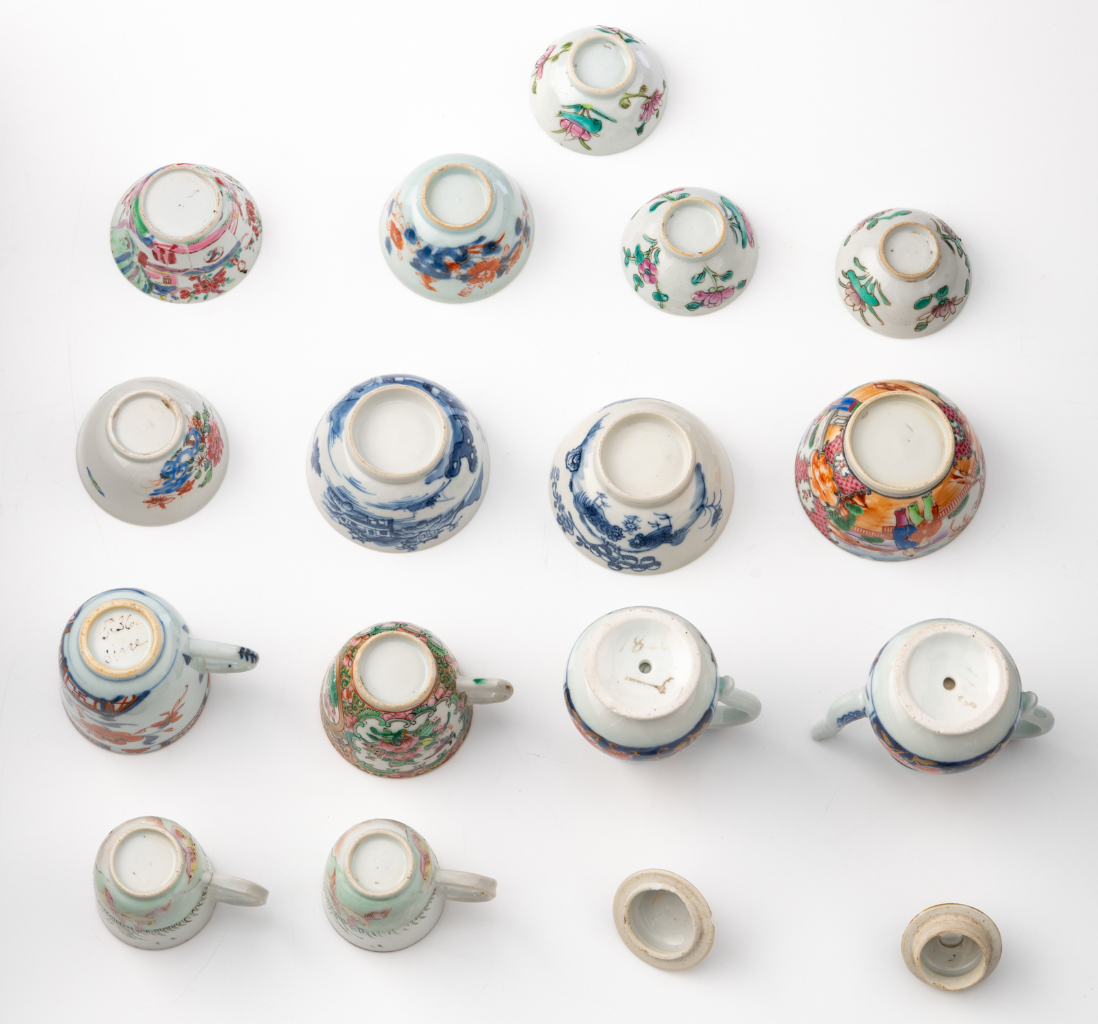 Various famille rose, blue and white, polychrome and Imari cups and saucers, two teapots and covers, - Image 23 of 25