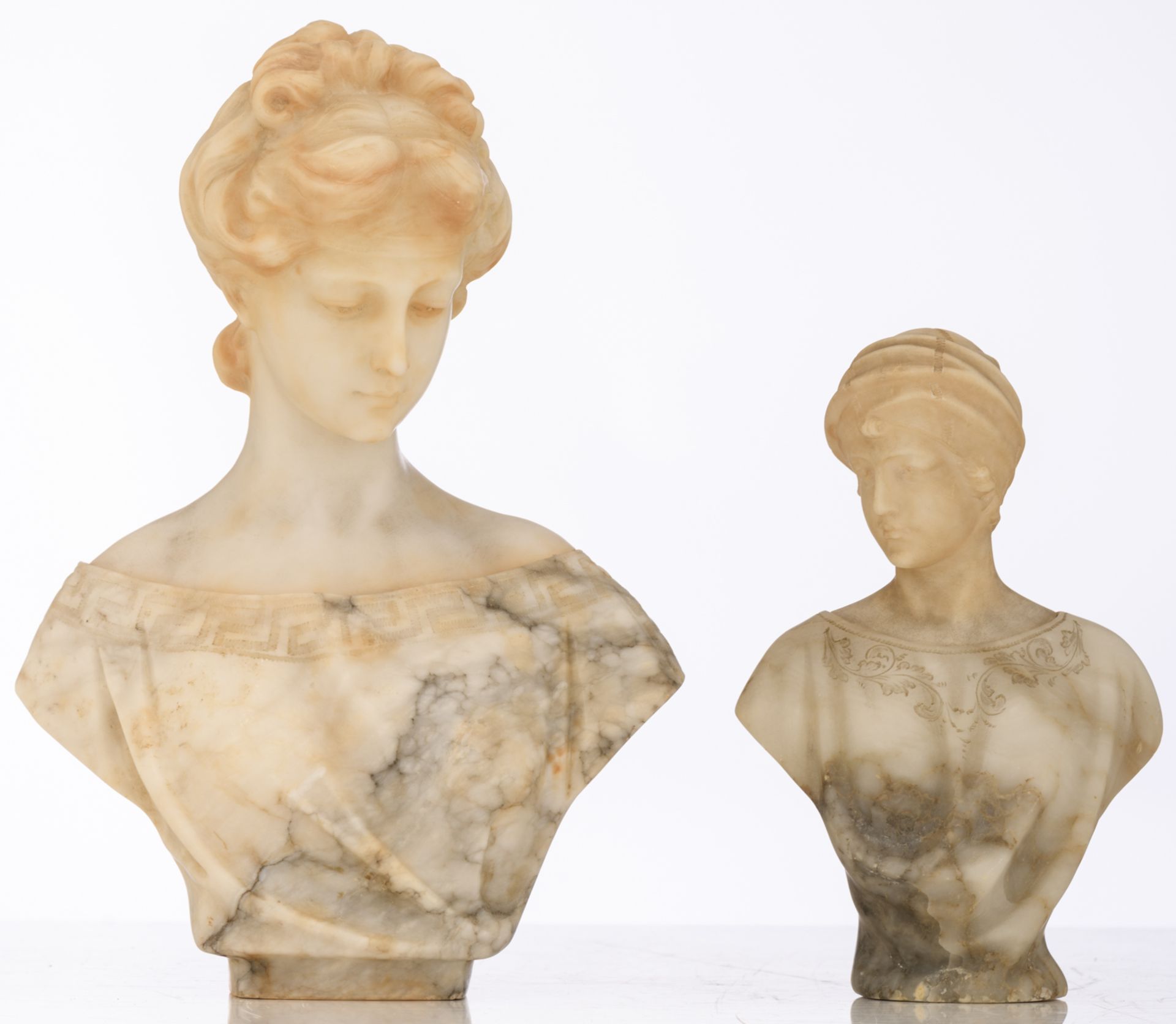 Puggi, two busts of beauties, Carrara marble, H 24,5 - 35,5 cm - Image 2 of 8