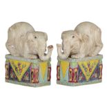 A pair of Chinese famille rose enamelled porcelain elephant figures, H 15 - W 14,5 - D 5,8 cm