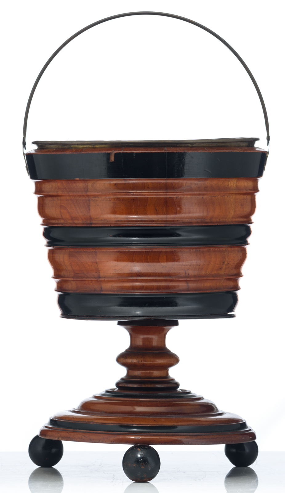 A Dutch mahogany and ebonised plant stand on three ball feet, mid 19thC, H 40 - ø 30 cm - Image 4 of 8