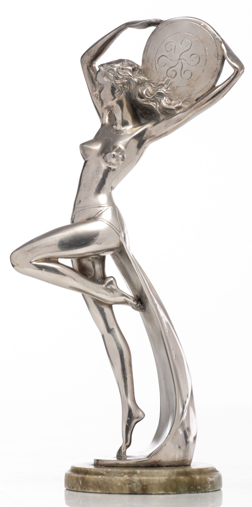A probably Italian silver-plated Art Deco sculpture of a nude beauty holding a shield, indistinctly - Bild 2 aus 6