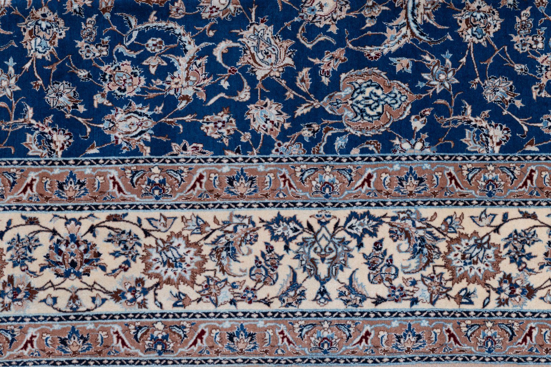 A fine Oriental  silk and linen rug, Nain, ca 1950, 323 x 211,5 cm - Bild 5 aus 5