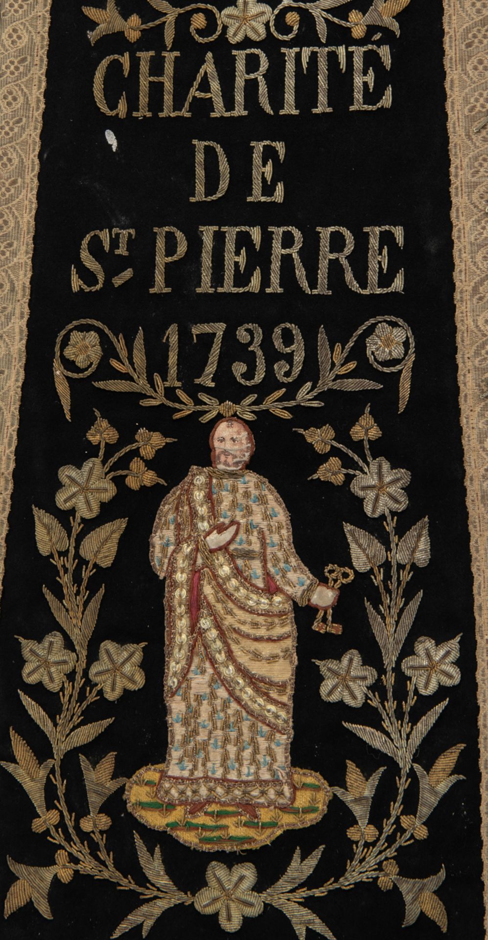 Five shoulder banners and a large procession banner of the "Charité de Saint Pierre", gold brocate a - Bild 7 aus 9