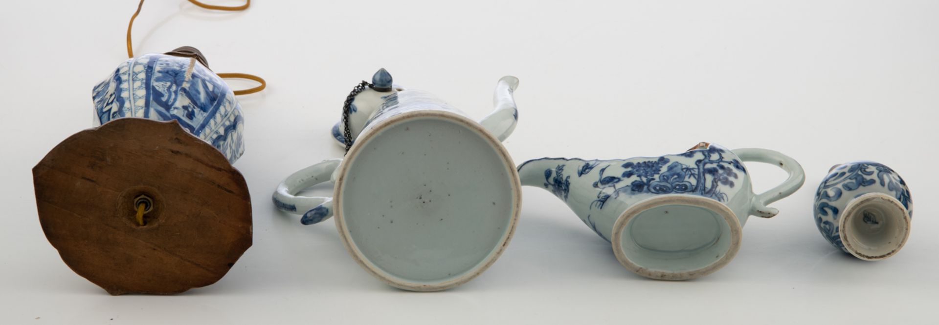 Various Chinese blue and white porcelain, a coffee pot, a sauce boat, a tea caddy, etc.,17th/18thC, - Bild 16 aus 16